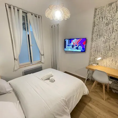 Tristan De Yourhosthelper Apartment