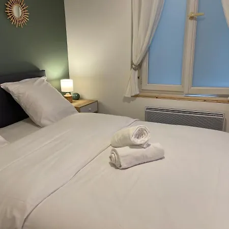 Tristan De Yourhosthelper Apartment *